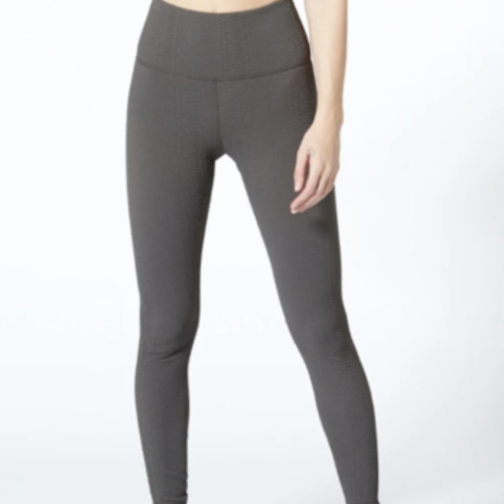NWOT Vimmia X Revolve 7/8 Core Leggings
